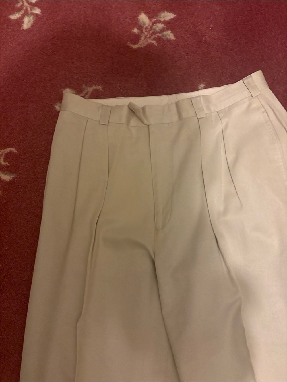 Perry Ellis Men's Pleated Chinos in Light Cream - Picture 2 of 12